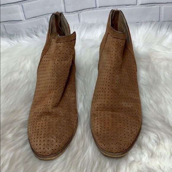 Susina Kyle Brown Perforated Suede Booties Sz 8 - Picture 2 of 7
